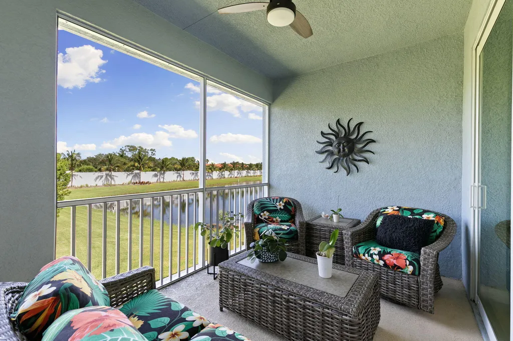 2567 Seychelles Drive Naples FL 34112
