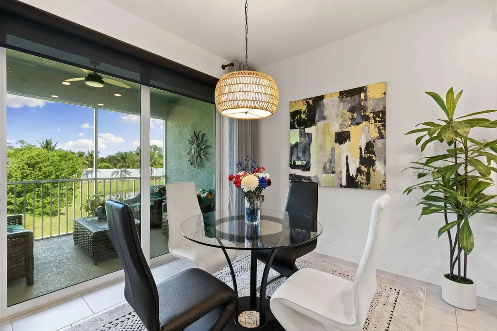 2567 Seychelles Drive Naples FL 34112