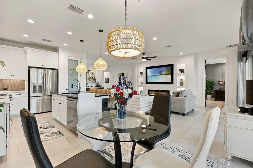 2567 Seychelles Drive Naples FL 34112
