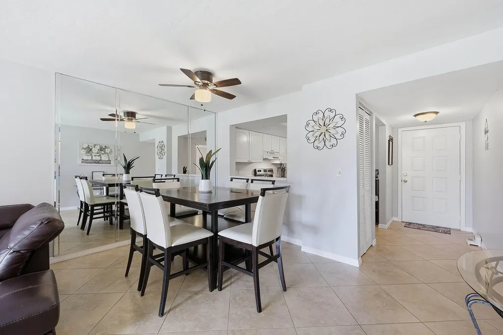 Naples FL, 1075 Foxfire Lane, Unit 103