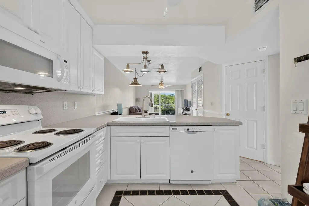 1385 Mainsail Drive Naples FL 34114