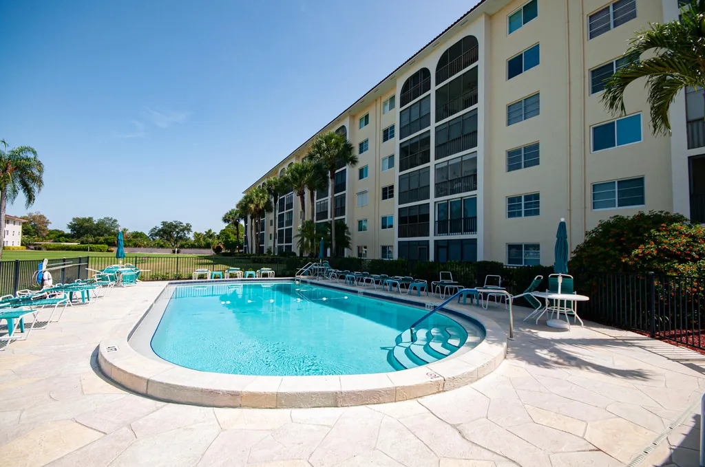 21 High Point Circle E Naples FL 34103