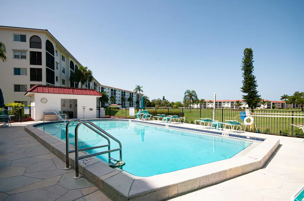 21 High Point Circle E Naples FL 34103