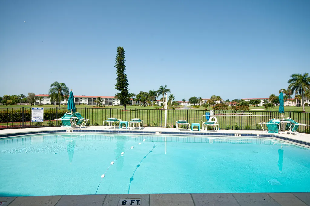 21 High Point Circle E Naples FL 34103