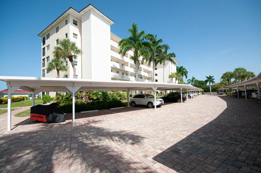 21 High Point Circle E Naples FL 34103