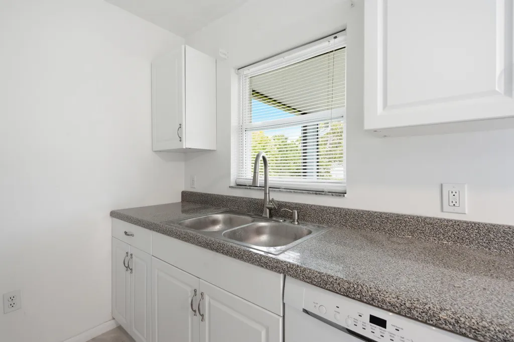 5160 SW 31st Avenue Naples FL 34116