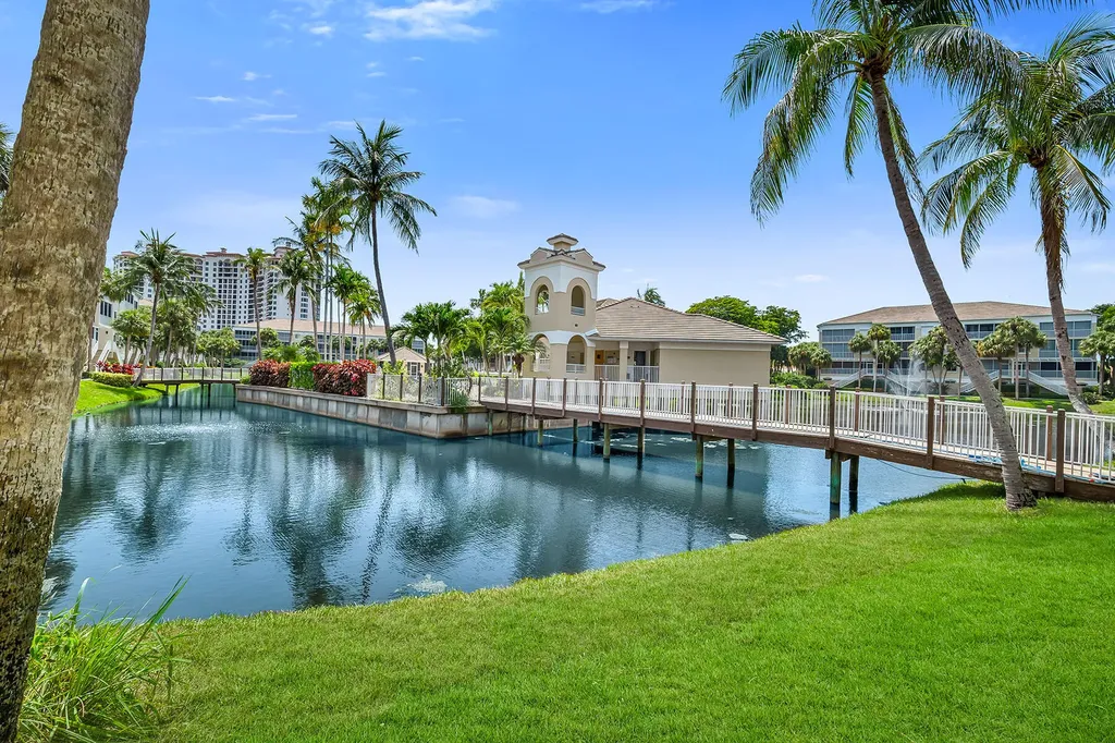 7671 Pebble Creek Circle Naples FL 34108