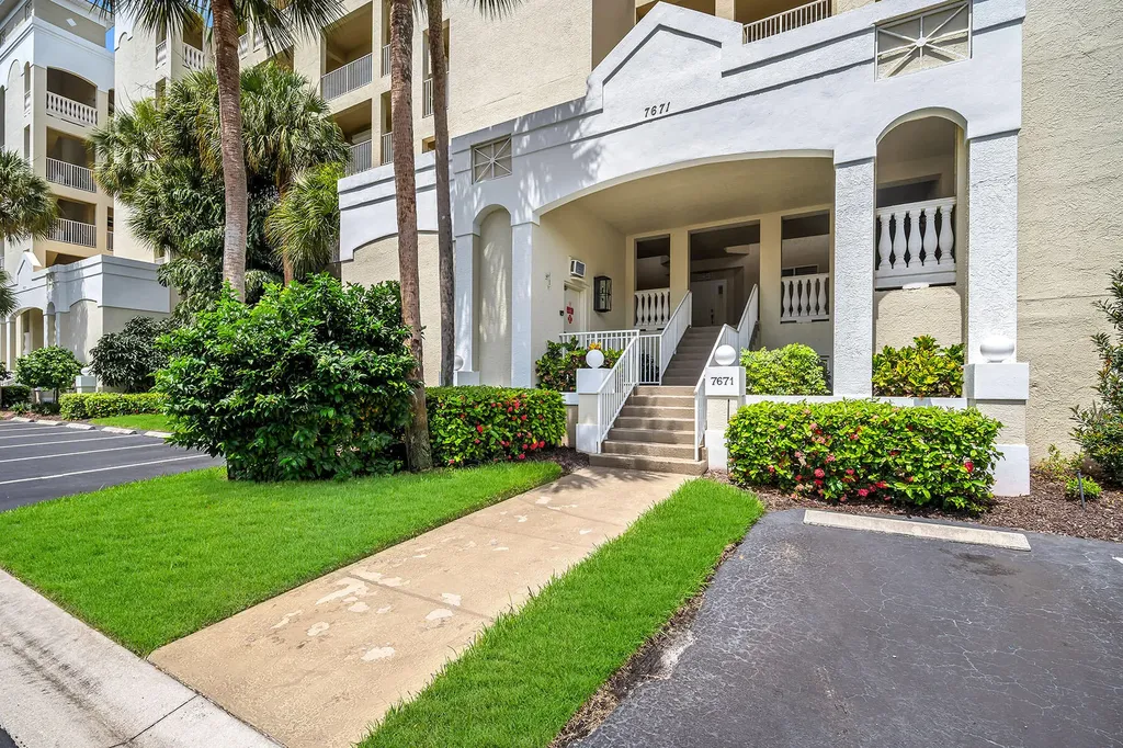 7671 Pebble Creek Circle Naples FL 34108
