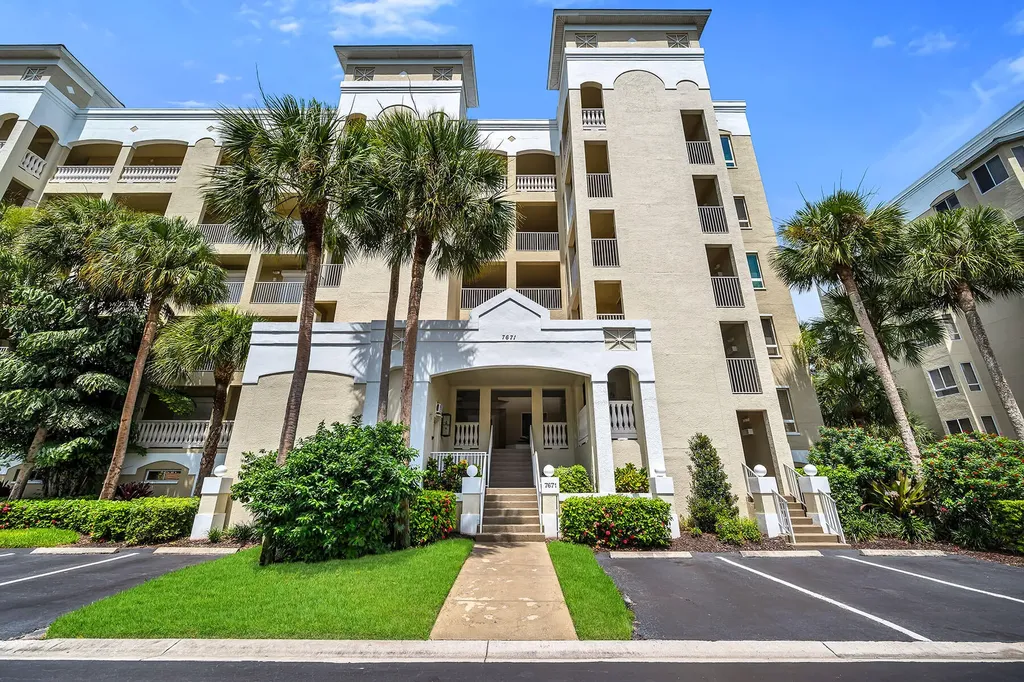 7671 Pebble Creek Circle Naples FL 34108