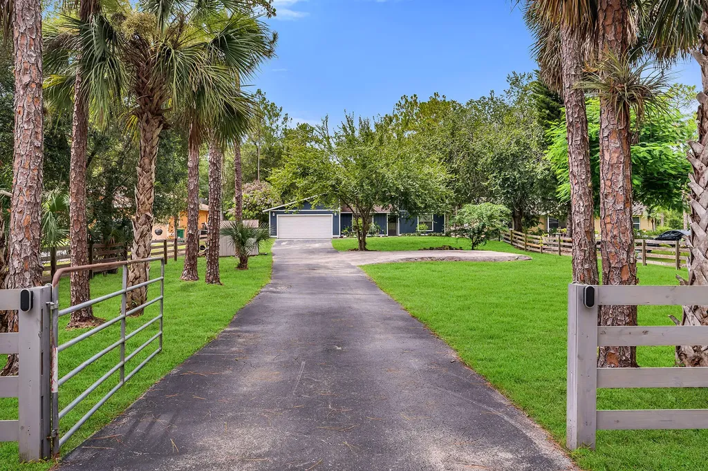3670 6th Avenue NE Naples FL 34120