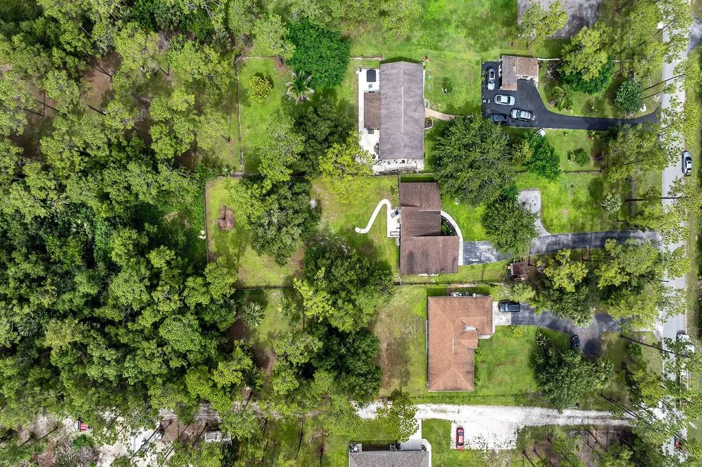 3670 6th Avenue NE Naples FL 34120