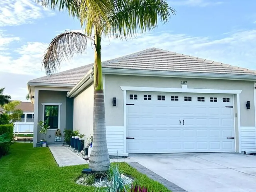 187 Eveningstar Cay Naples FL 34114
