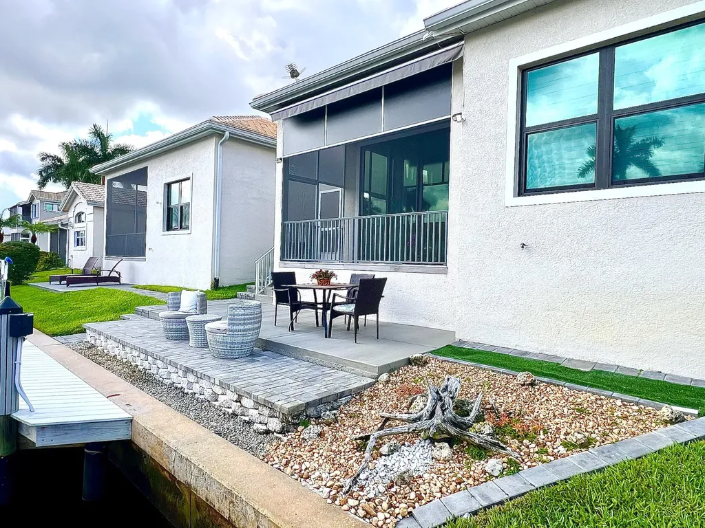 187 Eveningstar Cay Naples FL 34114