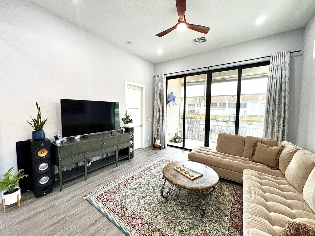 187 Eveningstar Cay Naples FL 34114