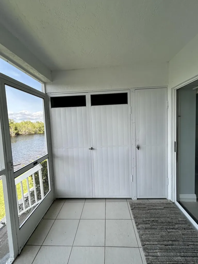 1355 Mainsail Naples FL 34114