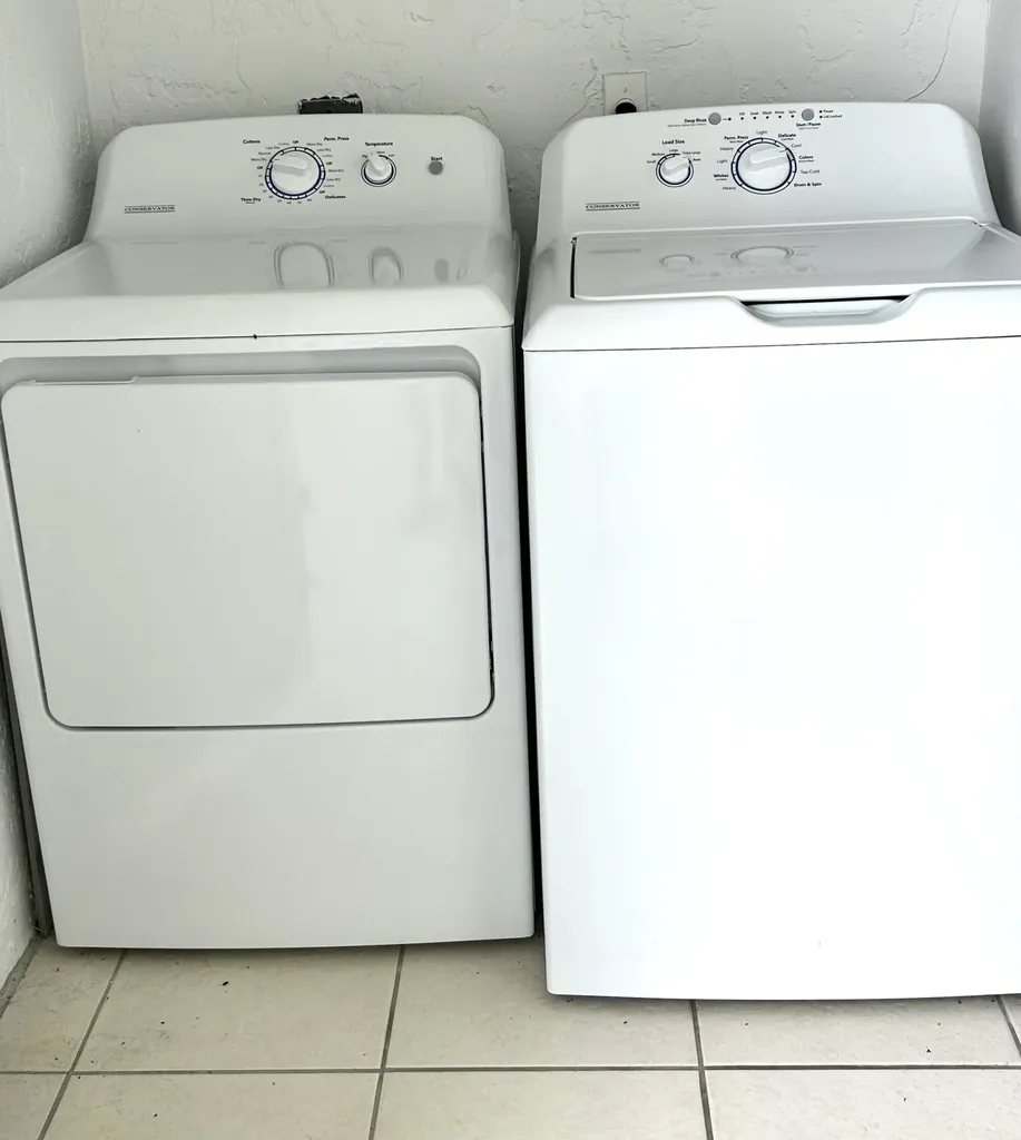 1355 Mainsail Naples FL 34114