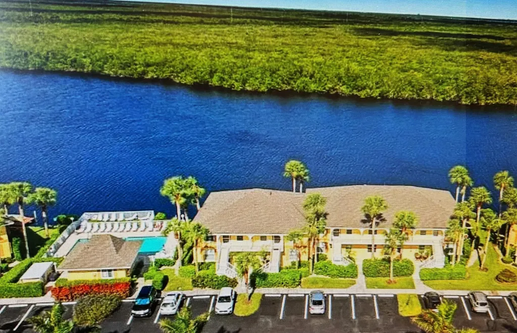 1355 Mainsail Naples FL 34114