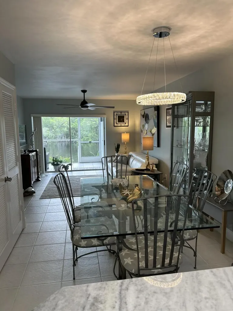 1355 Mainsail Naples FL 34114