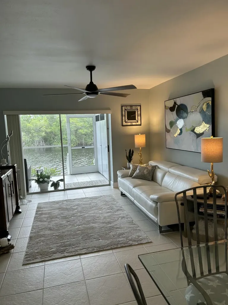 1355 Mainsail Naples FL 34114