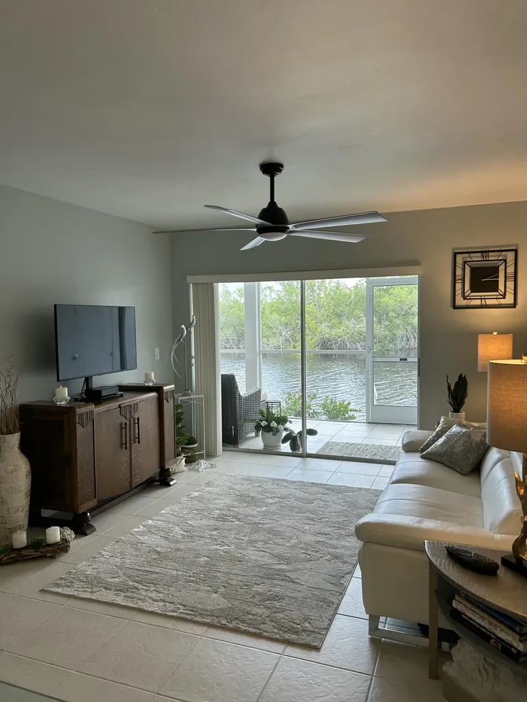 1355 Mainsail Naples FL 34114