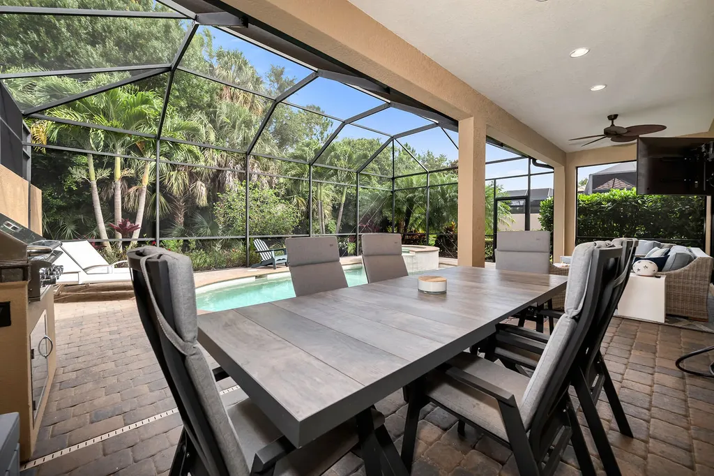6589 Roma Way Naples FL 34113