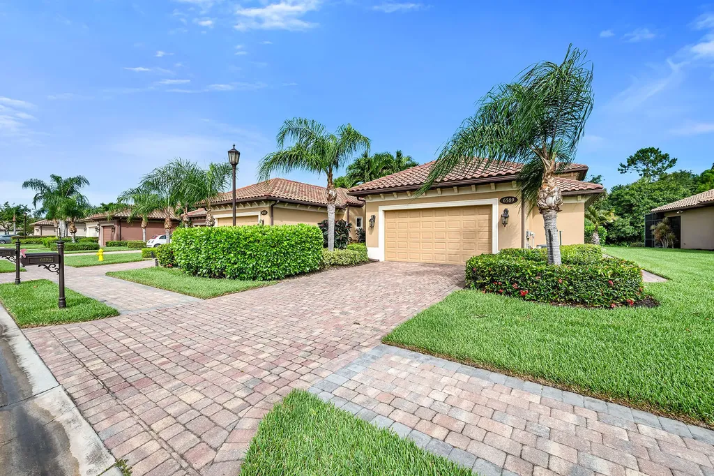 6589 Roma Way Naples FL 34113