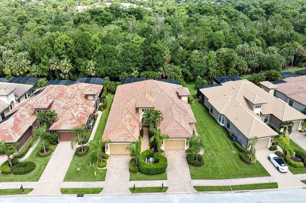 6589 Roma Way Naples FL 34113