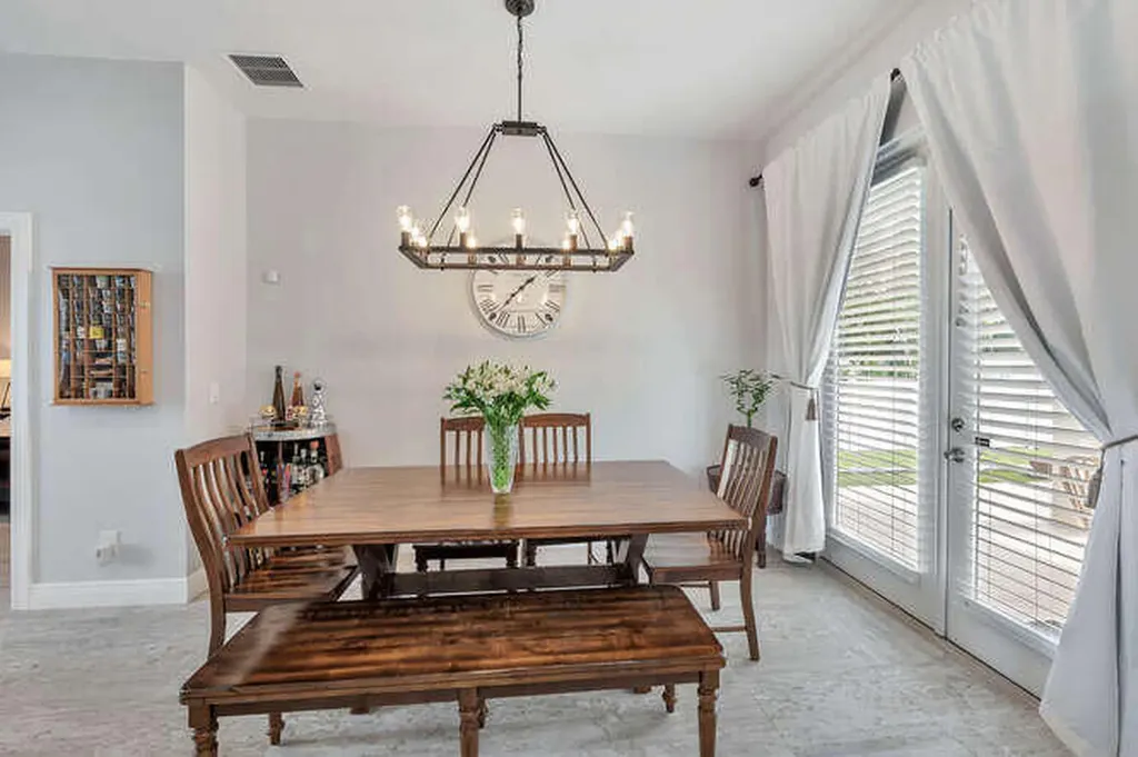3196 Connecticut Avenue Naples FL 34112