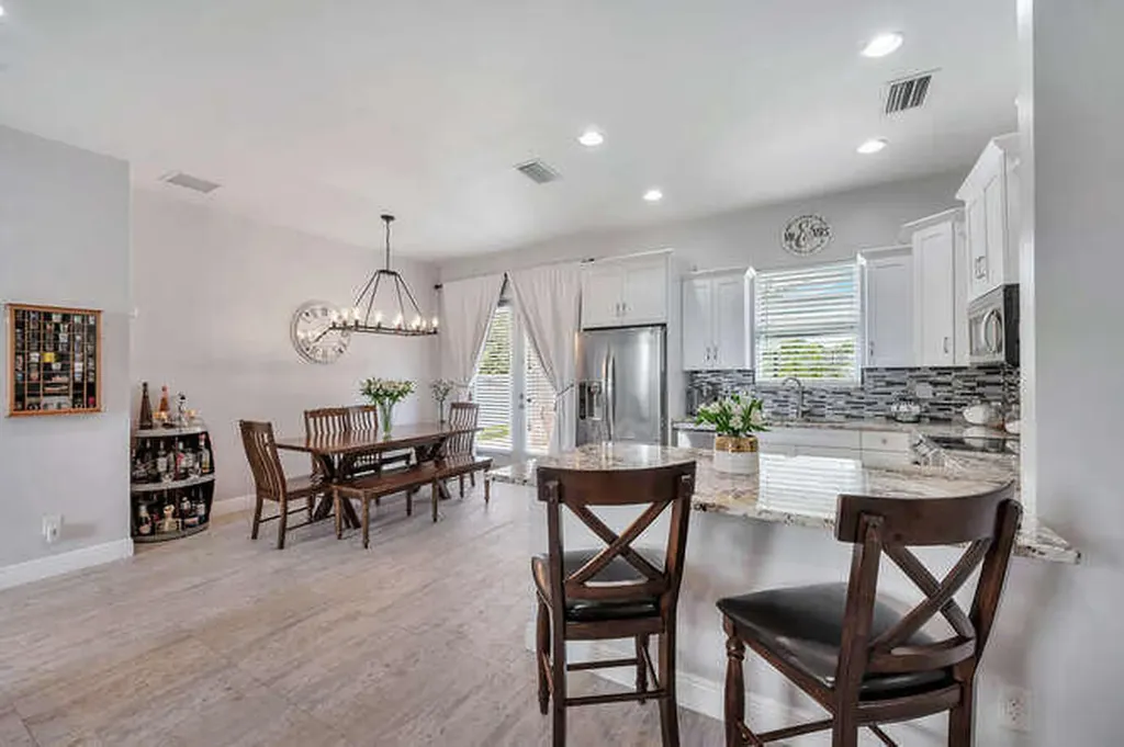 3196 Connecticut Avenue Naples FL 34112