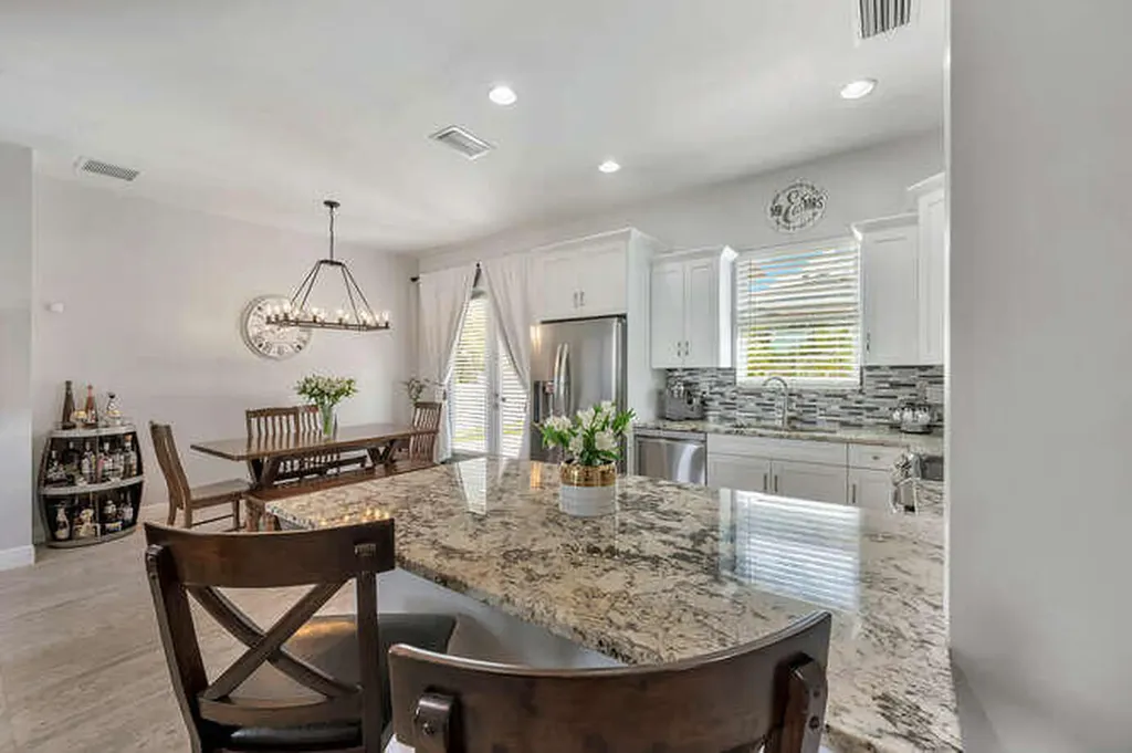 3196 Connecticut Avenue Naples FL 34112