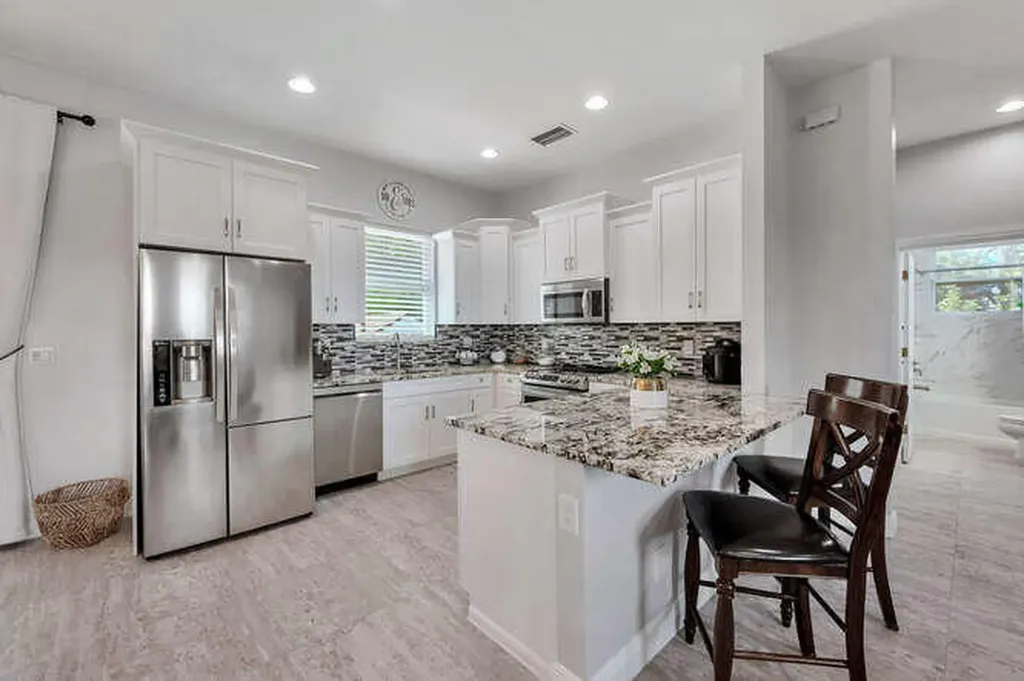 3196 Connecticut Avenue Naples FL 34112
