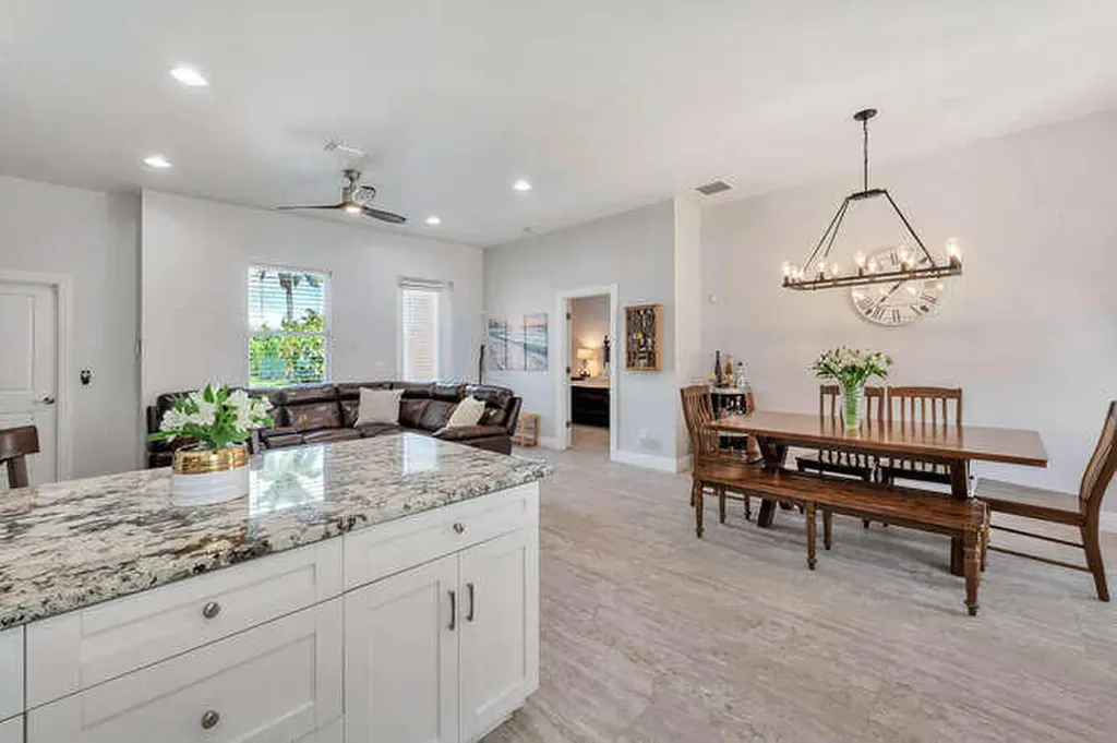 3196 Connecticut Avenue Naples FL 34112