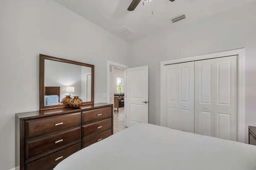 3196 Connecticut Avenue Naples FL 34112