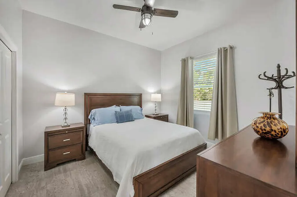 3196 Connecticut Avenue Naples FL 34112