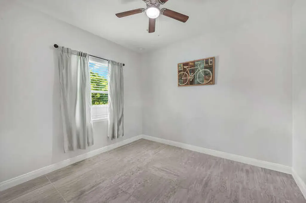 3196 Connecticut Avenue Naples FL 34112