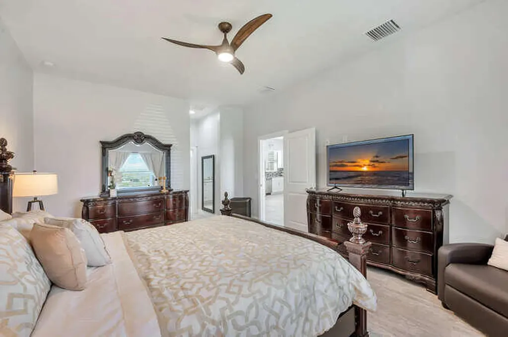 3196 Connecticut Avenue Naples FL 34112