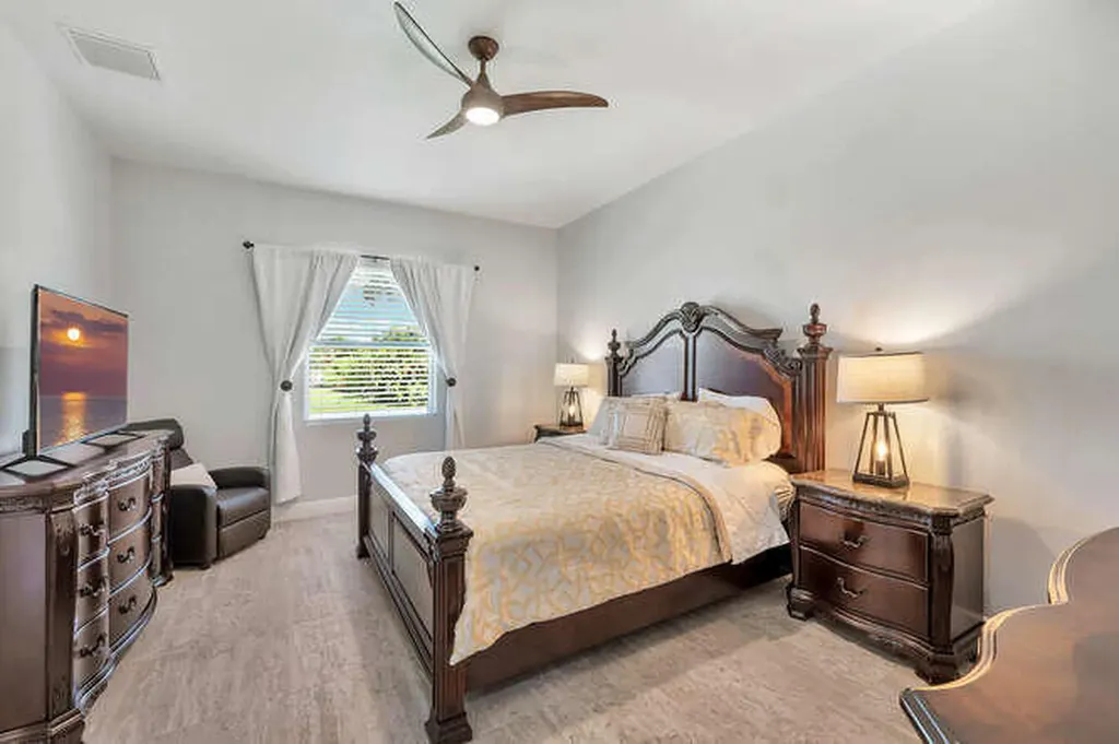 3196 Connecticut Avenue Naples FL 34112