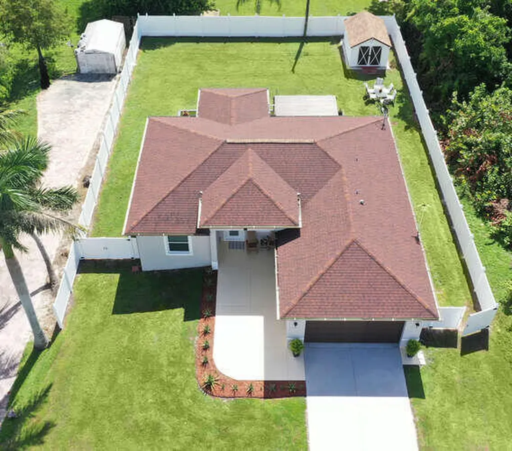3196 Connecticut Avenue Naples FL 34112
