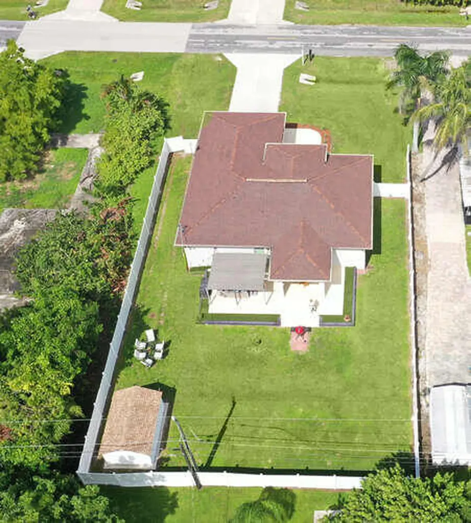3196 Connecticut Avenue Naples FL 34112