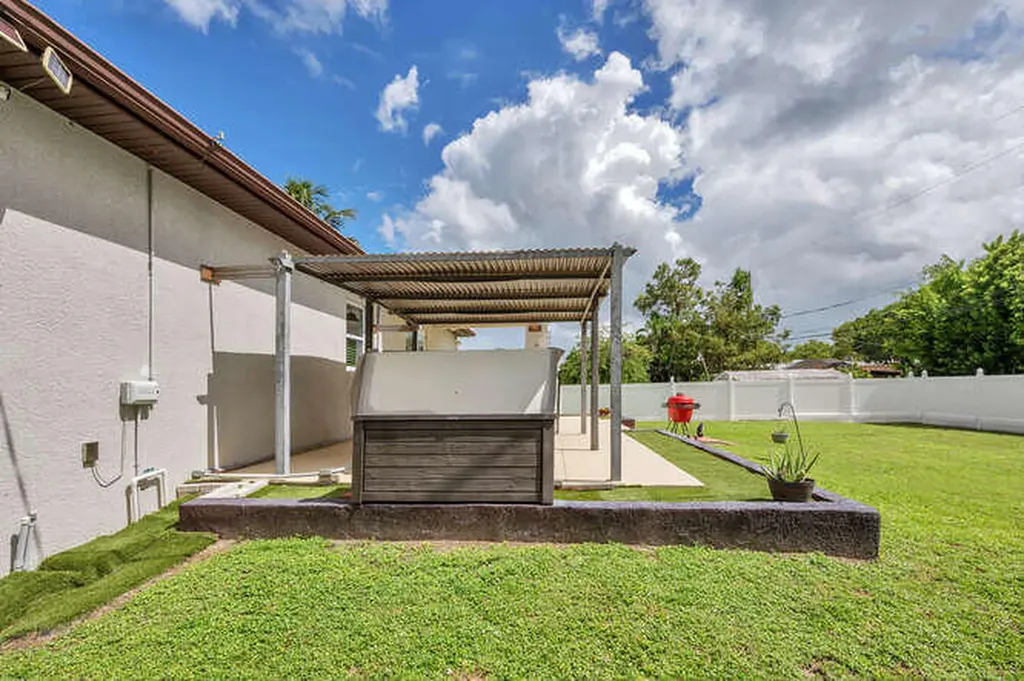 3196 Connecticut Avenue Naples FL 34112