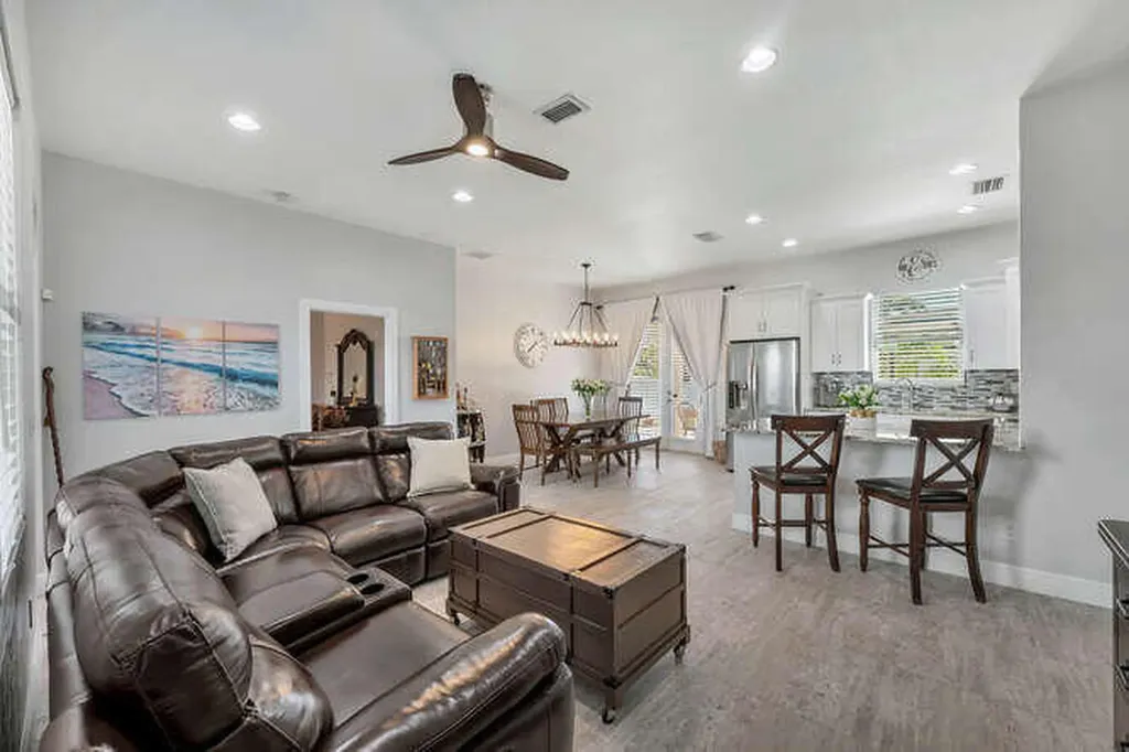 3196 Connecticut Avenue Naples FL 34112