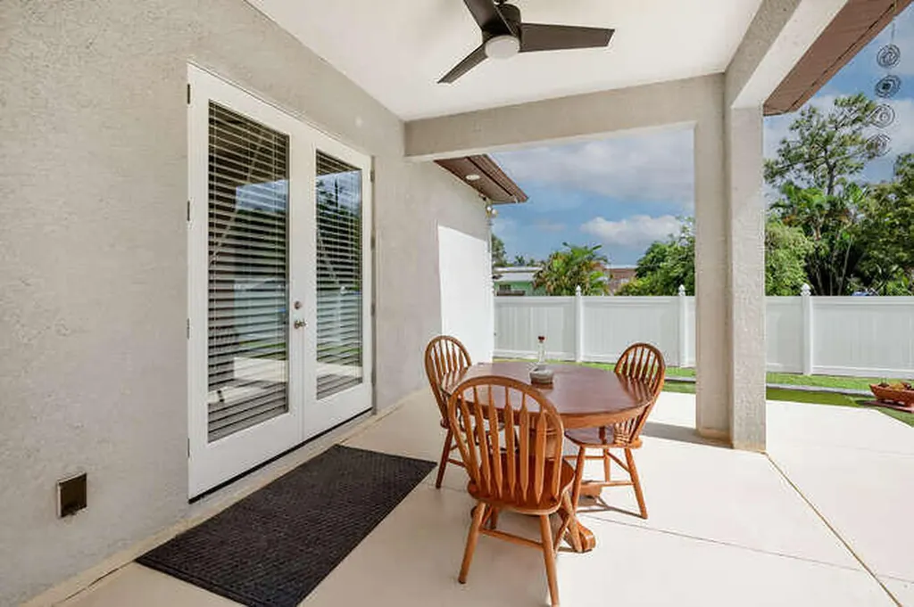 3196 Connecticut Avenue Naples FL 34112