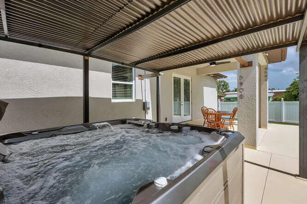 3196 Connecticut Avenue Naples FL 34112