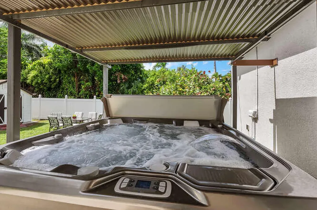 3196 Connecticut Avenue Naples FL 34112