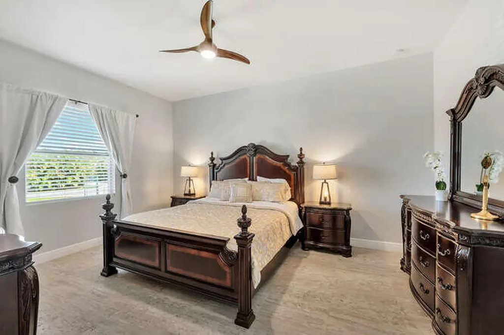 3196 Connecticut Avenue Naples FL 34112