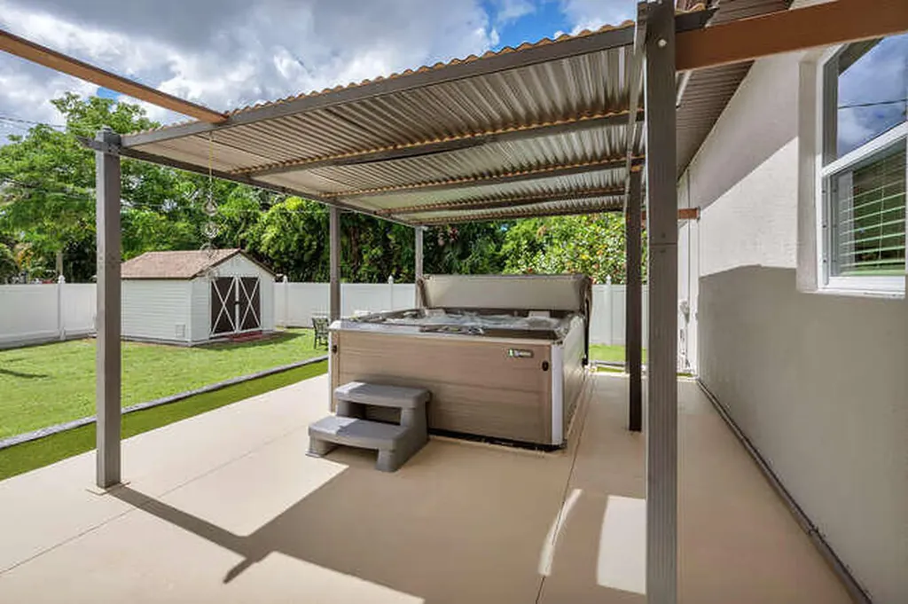3196 Connecticut Avenue Naples FL 34112