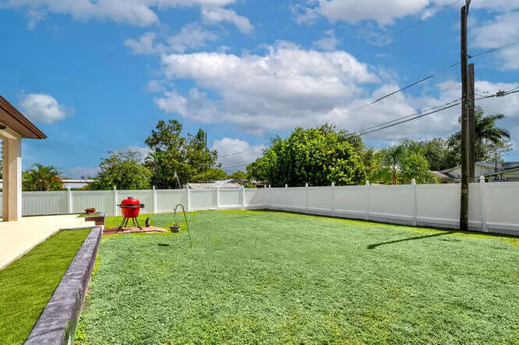 3196 Connecticut Avenue Naples FL 34112