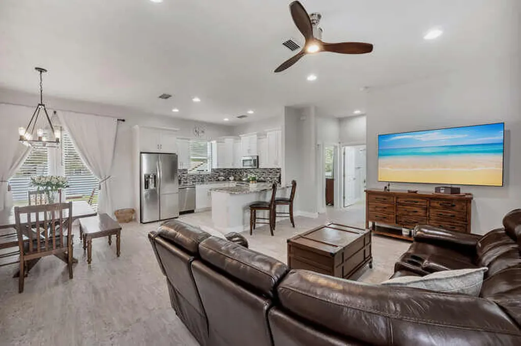 3196 Connecticut Avenue Naples FL 34112