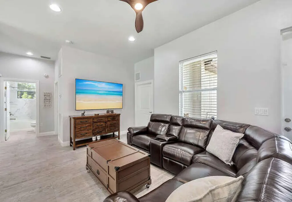 3196 Connecticut Avenue Naples FL 34112
