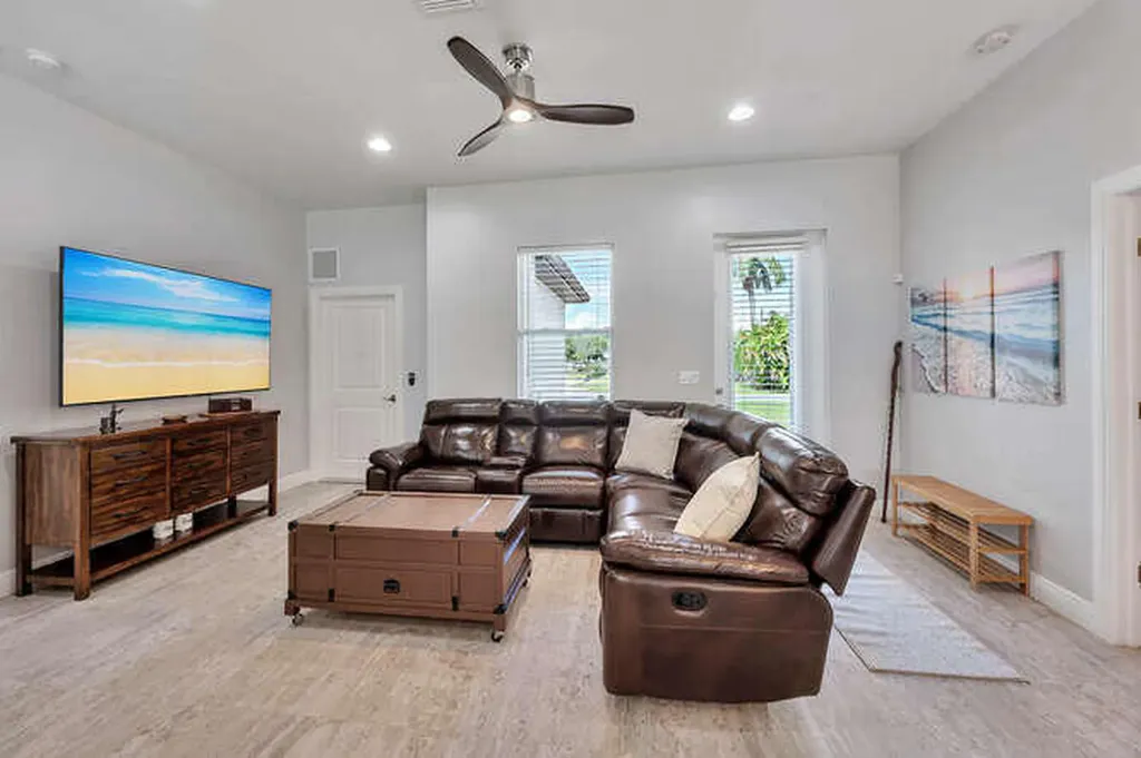 3196 Connecticut Avenue Naples FL 34112